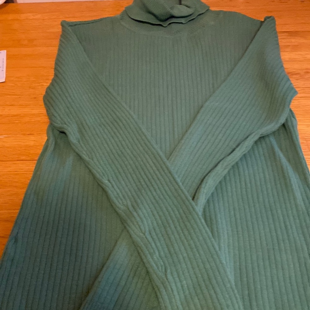 Kelly green Chico’s ribbed turtleneck